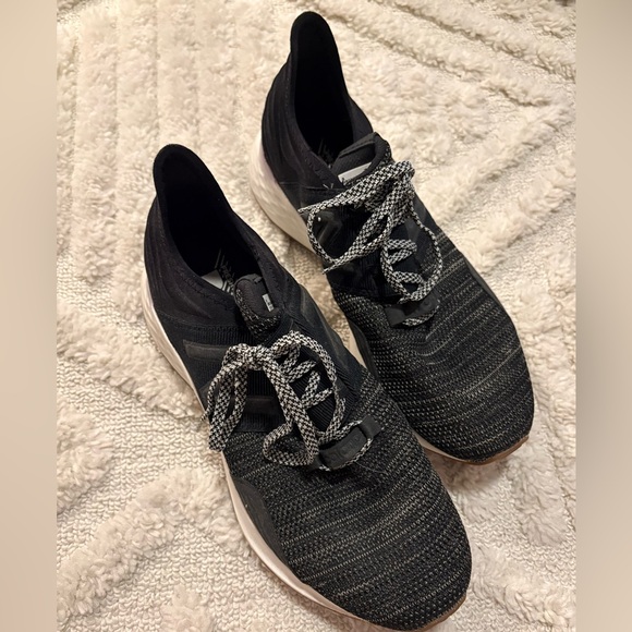 New Balance Black and Gray Athletic Shoes - Picture 1 of 3